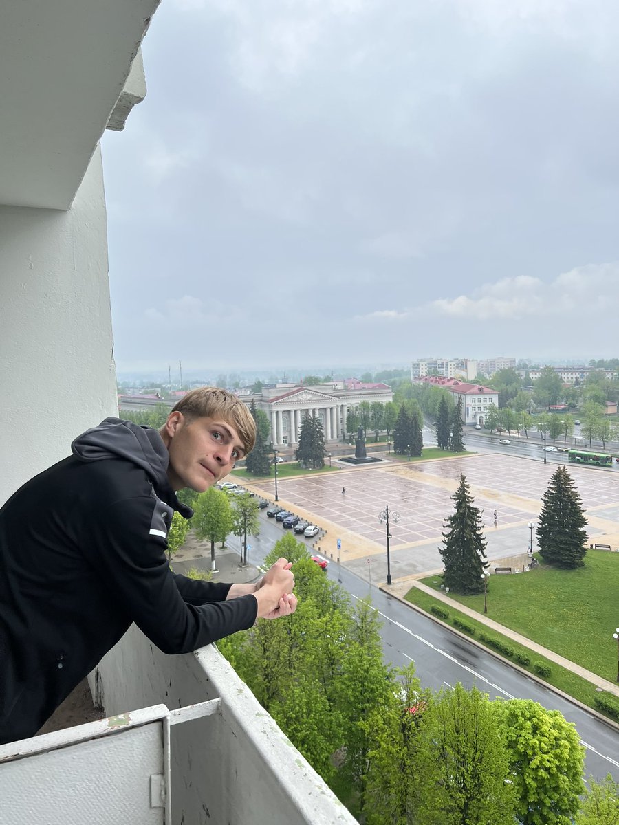 Starostin47's tweet photo. Наш легионер из Италии удивляется белоруской  красоте))))) https://t.co/BgTqiyVqOG