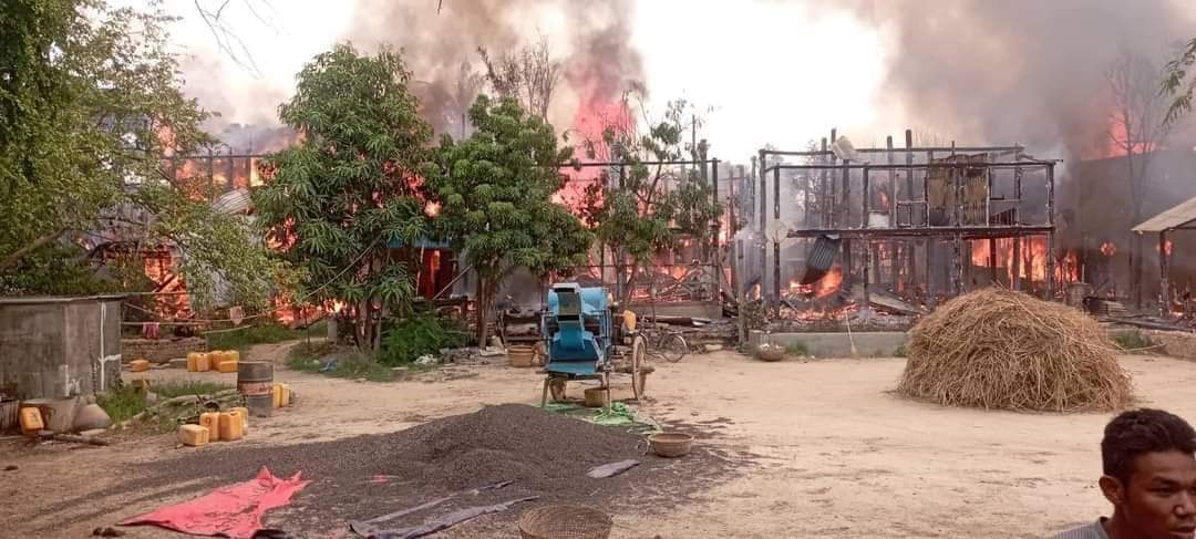 SAC troops violently stormed and set fire to Maemathaw village, Myaung tsp, Sagaing division as second time yesterday. #2022May21Coup #KeepInEscrowAccount #WhatsHappeningInMyanmar