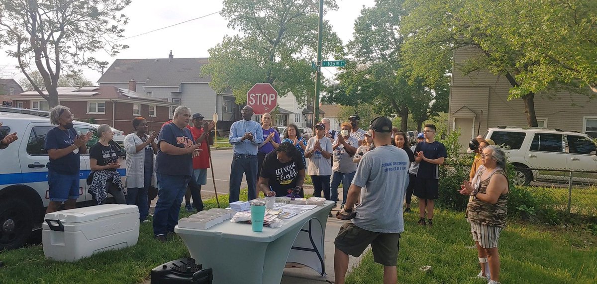 weprayfor4's tweet photo. 4th District Faith Based Committee, Praying for Our neighborhood, Our community &amp; Our city. Praying for Breakthrough!  Thank you all (prayer warriors) for attending!  
@ChicagoCAPS04 https://t.co/SIb17Cy76e