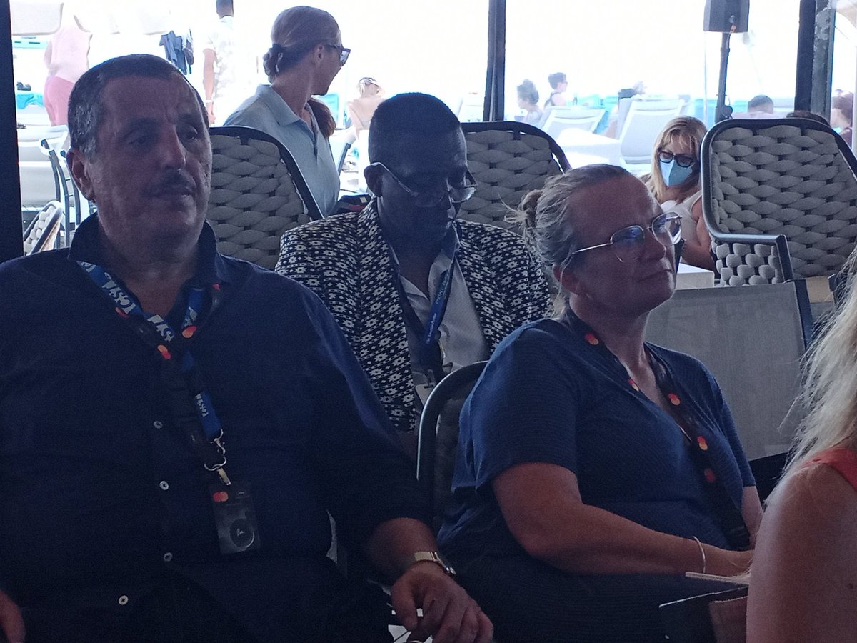 Writers in #Cannes, look these people up RT <a href="/maisonscenarist/">Maison Scenaristes</a>: ScenarioLab <a href="/maisonscenarist/">Maison Scenaristes</a>
<a href="/WeFilmGood/">WeFilmGood</a> #Cannes2022