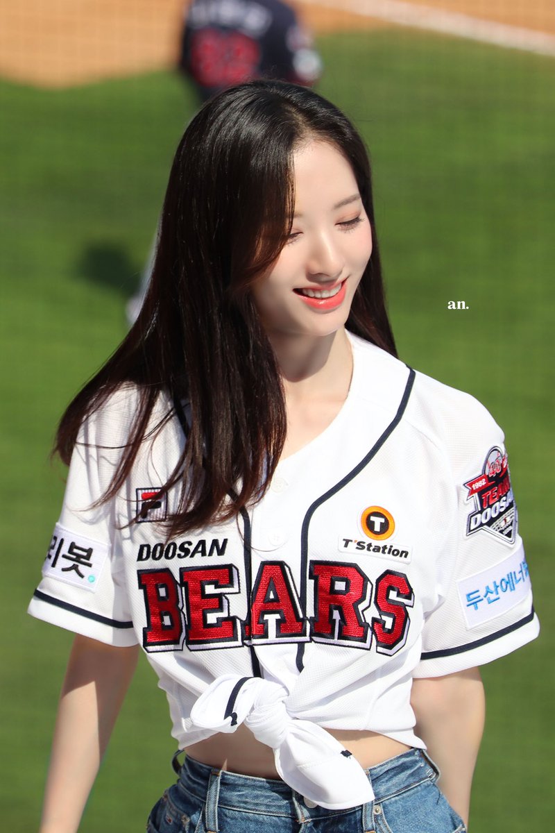 aaannn0_'s tweet photo. 220521 잠실 야구장 HQ

⚾️

#우주소녀 #WJSN #보나 #BONA https://t.co/erlijKBmQ7