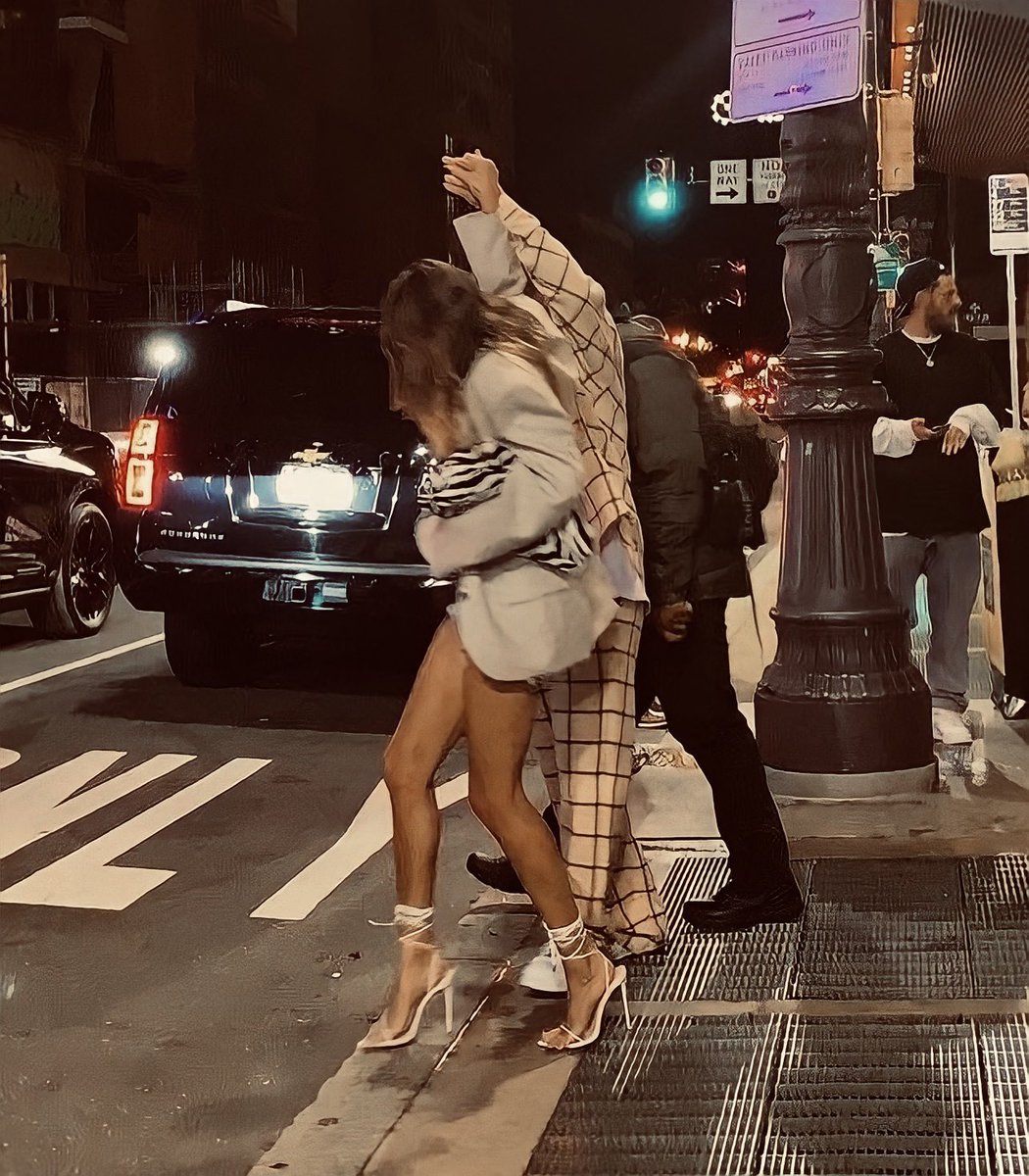 JAILEYSWRLD's tweet photo. justin bieber and hailey bieber ✨ https://t.co/pHL3OtfQK3