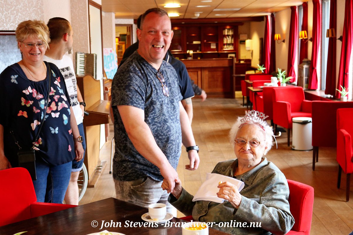 Brandweer2020's tweet photo. Fotoklusje gehad op #randerode
Daar werd een Mevrouw 95 jaar https://t.co/GnkGumvlUd