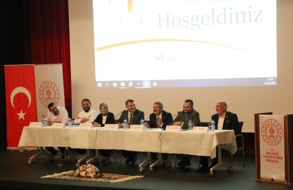 bakhelebak's tweet photo. @vankulturizm il müdürü Sn @eroluslum düzenlenen Türk mutfağı 
Haftası  Mayıs 
/ 21 -27 /2022
Etkinliğine katılım sağladık.

Emeği geçen emeği olan herkese teşekkürler👏

@NecdetTakva @iletisim_kultur @elvanocak1 @higuray65  @geyikali @Nurulla87140607 @FarizGl @albaymustafa065 https://t.co/zmhWx5Tzul