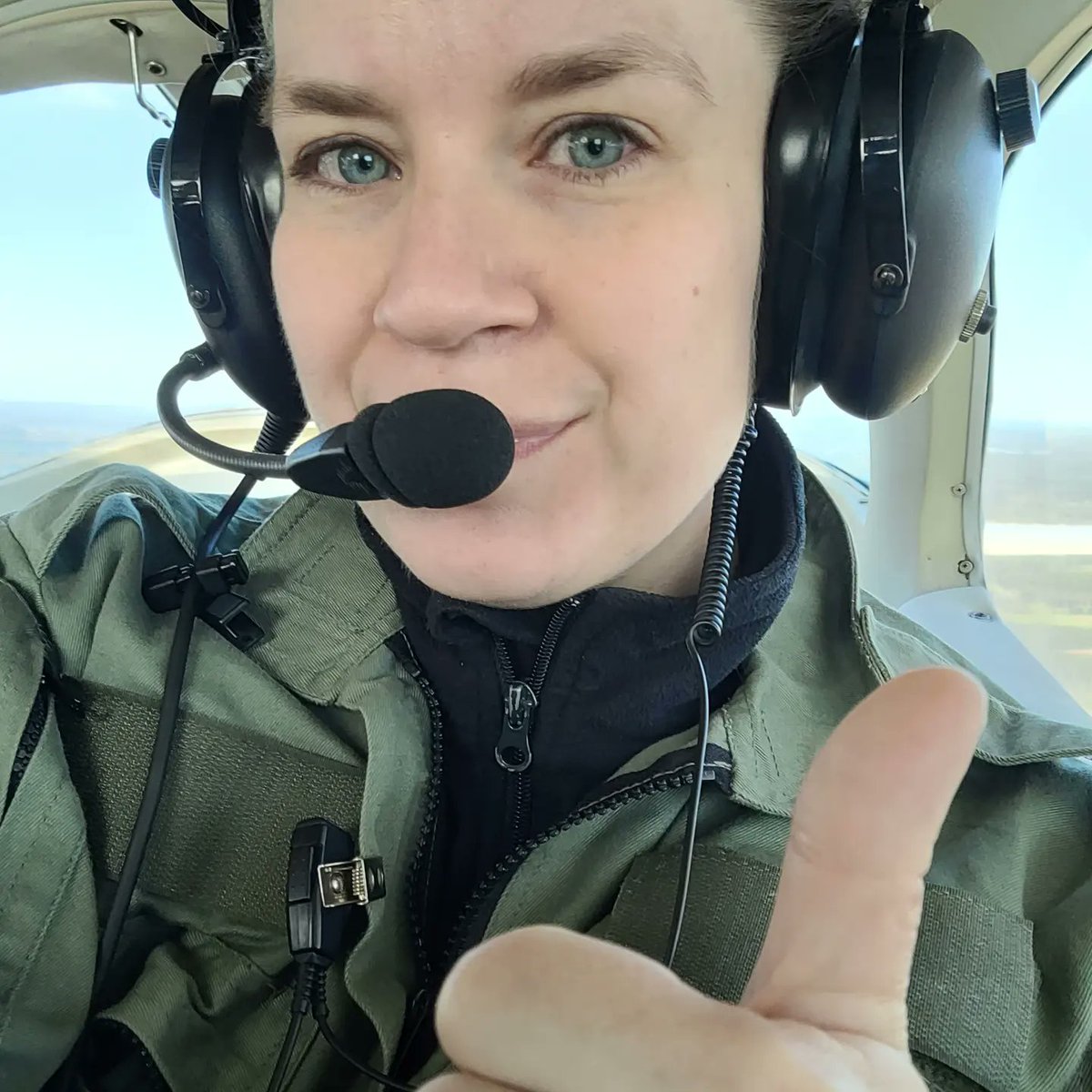 TiinaP6's tweet photo. Päivä vierähti #palolento ja #johtolento harjoituksissa Pohjois-Karjalan pelastuslaitoksen kanssa 🔥✈🚒 Konkreettisilla yhteisharjoituksilla viranomaisten kanssa saadaan hyvää keskustelua ja kehitystä 👍 #vapaaehtoiset #valmius #lentopelastus #pkpelastus #psavi https://t.co/Uz62Ah8cfE