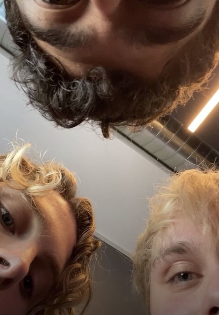 mikescomfort's tweet photo. pov: you are 5SOS Ipad https://t.co/IhxZz2DbFN