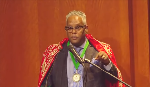amorawwub's tweet photo. ላንተ የሰጠሁት እያንዳንዷ ሳንቲም ትቆጨኛለች። 

አንተን ጀግና ያልኩበት አፌ ይጎምዝዘኛል። 

እንደ አማራ ቁም አልልህም።

ግን እንደሰው (እንደኢትዮጵያዊ) ቆመህ በንጹሃን አማራ ሕዝብ (ኢትዮጵያዊ) ላይ የሚደርሰውን ግፍ ለማወገዝ ለምን ወኔ አጣህ? https://t.co/NBLSL7xx8z