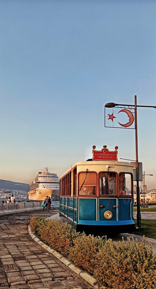O kadar güzelsin ki..
#izmir