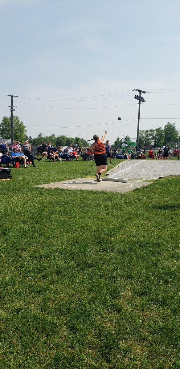MrsGarner86's tweet photo. Lucy Trout throwing in district finals. https://t.co/PxD6eAuzoO