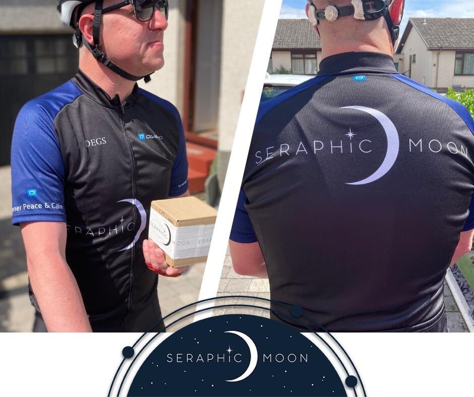 Need a candle in a hurry, look no further.  Our courier 🚴🏽‍♂️ will deliver to your door anywhere in Stonehaven 😎 #lowcarbonfootprint #cycling #luxurycandles #onyerbike 😅