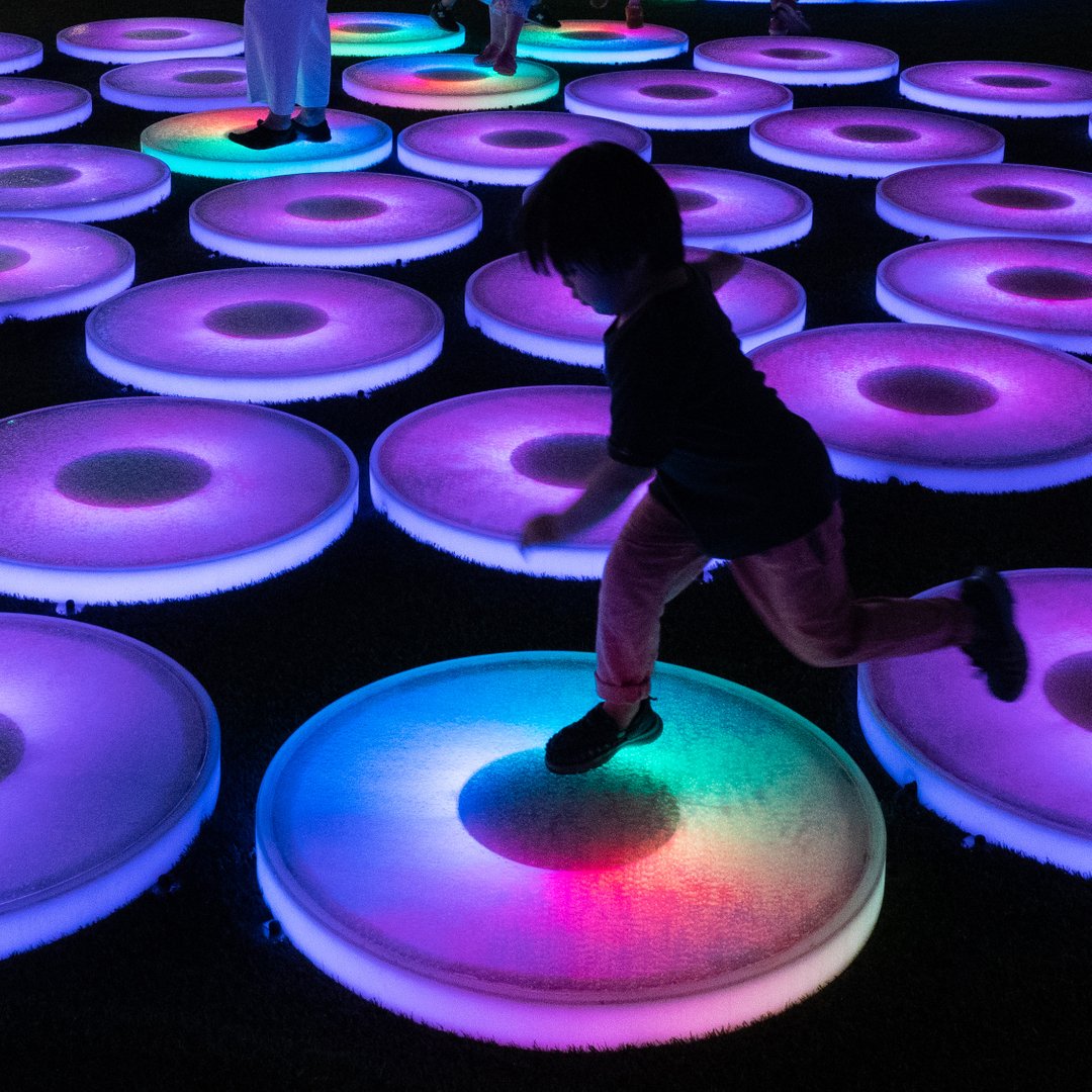 Chasing the rainbow! 🌈

REFLECT creates a cosmic expanse of light as guests walk, dance, and play 💫🧿

#newmedia #interactiveart