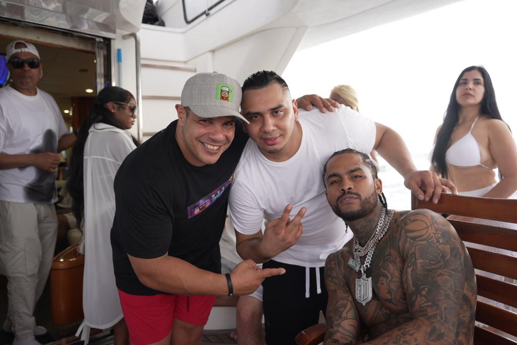 MediaCoinLLC's tweet photo. MediaCoin LLC and https://t.co/evlAnIogG7 sponsored a David East event in Miami Florida. A few NFT holders got to indulge in a bubbly glass of champagne and a signature cocktail. As they sail the Atlantic in a yacht
#NFT #NFTs #nftcommunity #blockchain #music #musician @DaveEast https://t.co/o7Ml3WcV0l