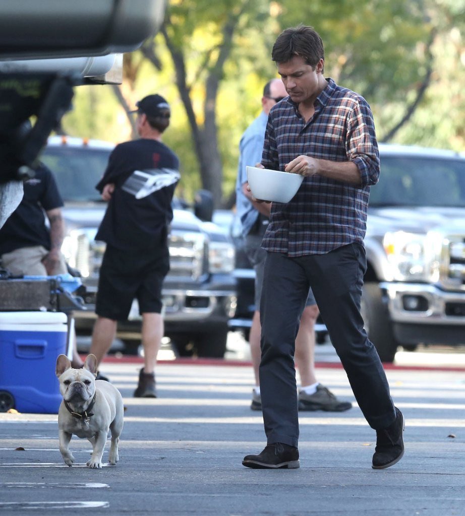 philsadelphia's tweet photo. jason bateman eating a salad and walking with his dog is my favorite series of images https://t.co/pNG4DF0Yao
