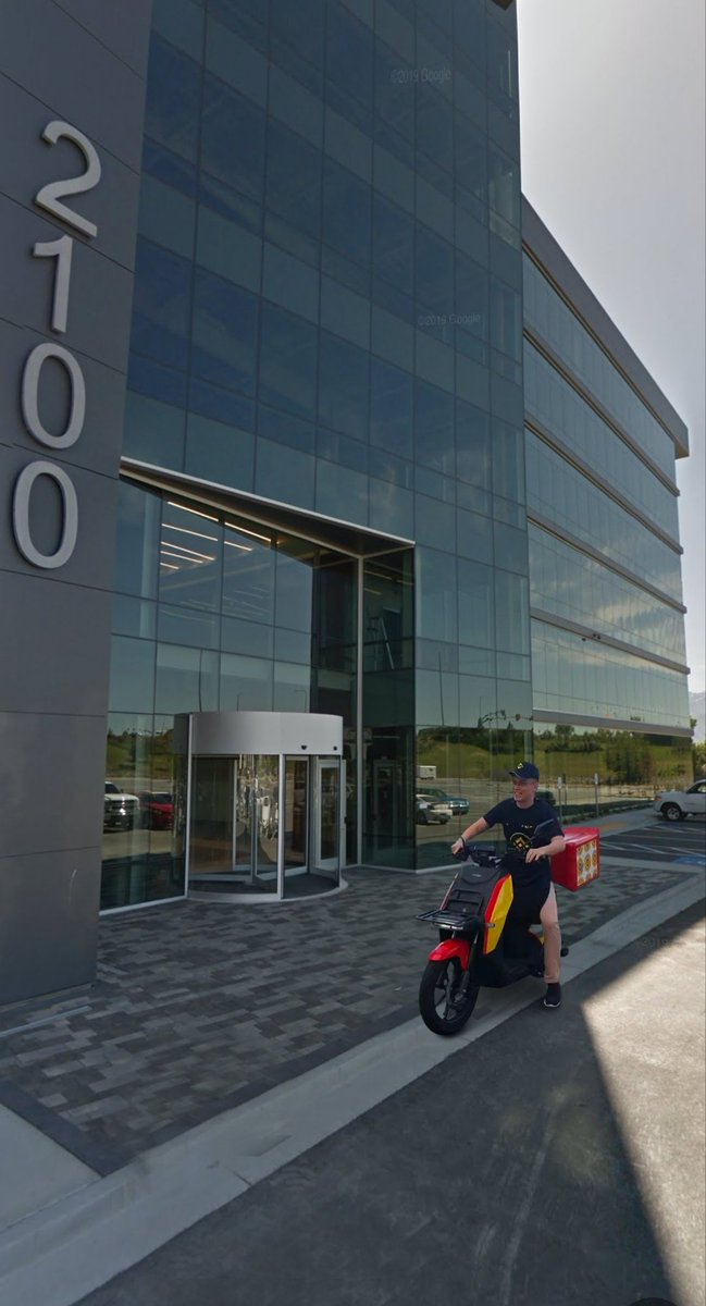 #Binance CEO Changpeng Zhao CZ was spotted at #SAFEMOON HQ 🍍 🍕 👇