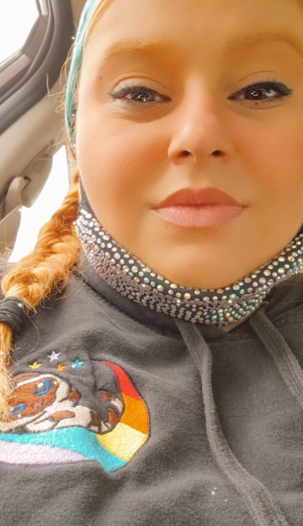 TheMelisant's tweet photo. Other than my back being out... I am feeling REALLY good today! Hbu? 🥰✌️ #DreamClothing #mentalhealth https://t.co/fL5D7liynK