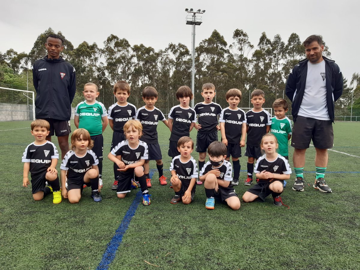 VictoriaCF1943's tweet photo. 🏆 Concentración de Biberóns @BerganFC

Os nosos Biberóns disfrutaron hoxe da súa primeira experiencia de xogar contra outros equipos nunha concentración. 
Dar as gracias a noso patrocinador DEQUIP polas equipacións!! 
#GoCebras #AúpaVictoria #VictoriaViví #FamiliaVictoriaCF https://t.co/NO0fidp5VR