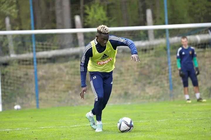 AbdoulAzizBane's tweet photo. Finale coupe Nationale #Biélorussie
#BateBorisov-#FcGomel ce soir à 16h
Bonne chance à #SidiBane convoqué pour disputer sa première finale...
Ndam rek.... #teamsenegal https://t.co/R3ppH2BUS5