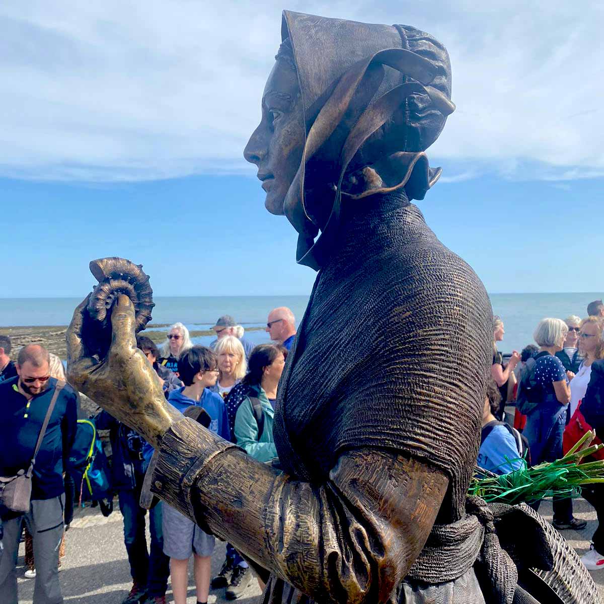 NHM_London's tweet photo. Happy Birthday Mary Anning! 🥳

The palaeontologist was born #OTD in 1799, &amp; today her statue has been unveiled in Lyme Regis!

The campaign for the statue, @MaryAnningRocks, has worked for 4 years to give Anning recognition for her work collecting fossils on the Jurassic Coast. https://t.co/EbaUifJNto
