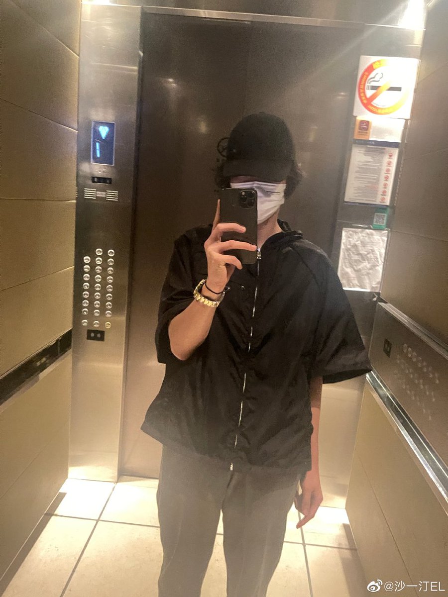 W8VES_TH's tweet photo. [🦊 Weibo Update]

เดือนที่วุ่นวาย
คืนพรุ่งนี้ไลฟ์สดสองทุ่ม!  ​​​
(หมายถึงไลฟ์ 520 ค่ะ จะแปะลิงค์ไลฟ์ด้านล่างนะคะ)

#沙一汀 #沙一汀EL #Shayiting https://t.co/bp53txJMtw