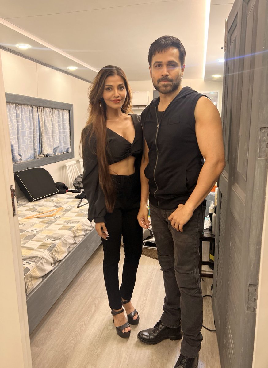 Asmasiddiquee's tweet photo. Working with you has been a meaningful and memorable life experience. And I’ve treasured your support I hope our career paths will cross again. 
Ameen 
Thank you ☺️ 
To a person who has true humility,
words are vows🫶🏻
 #humble #downtoearthstar #emraanhashmi #ash #asmasiddiquee https://t.co/ngbOfSdfLH