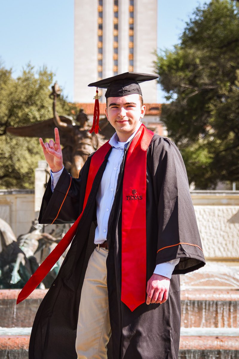 Officially a Texas Ex now 🤘🏻🎓
🎥 B.S in RTF
🏈 Double minor in business and sports media
📚 3.77 GPA
⭐️ 4x University Honors
📈 3 Internships 
🎙 2x Sports Director <a href="/TSTVSports/">TSTV Sports</a> 
🏟 Full time job <a href="/espn/">ESPN</a> 
🧡 Countless memories