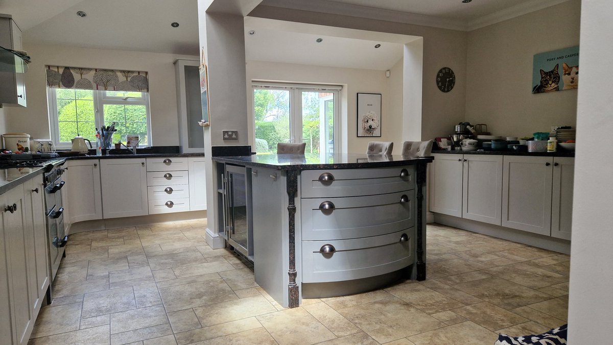 Prestigestag's tweet photo. Kitchen Completed. 

Kitchen cabinets: Cleaned/filled &amp; sanded 
Colour: Purbeck Stone 

Products: 2 coats of Otex then 2 coats of helmi 30 

Island: Cleaned/filled &amp; sanded 

Colour: Moles Breath 

Products: 2 coats of Otex then 2 coats of helmi 30  @TwoFussyBlokes @Tikkurila_UK https://t.co/IXsjnSl6nN