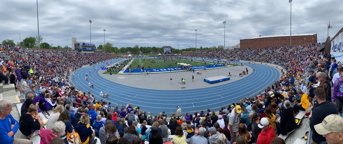 mahonsports's tweet photo. Snow in Wyoming, 3-hour delay in Missouri, Colorado meet postponed, but things are alive & well on #BlueOval @ Iowa High School Track & Field Championships with record crowds for 3-day affair @ #DrakeStadium
✅12 state records set entering final day
✅29,703 fans thru 1st 2 days https://t.co/W4gMfG02XA