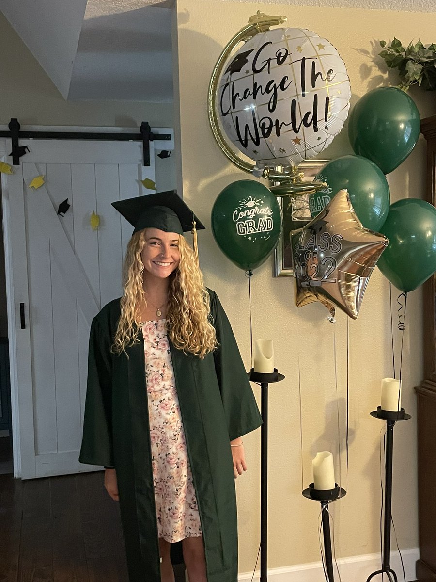 MTibby's tweet photo. Happy Graduation, Gracie Rae!  We love you so much! ❤️ Aunt Melissa, Uncle Justin, Lorelai and Adalyn  #POLKGRAD22 #GJHS https://t.co/sxWhuPq2FR