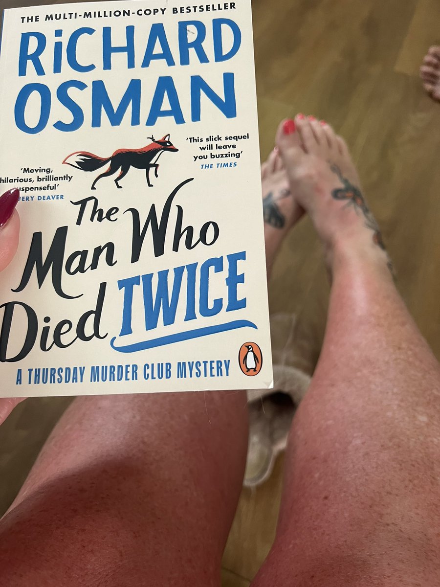 fluffycryptx1's tweet photo. Can I blame you for my sunburnt legs @richardosman #couldntputitdown #Thursdaymurderclub https://t.co/GntP06zXnk