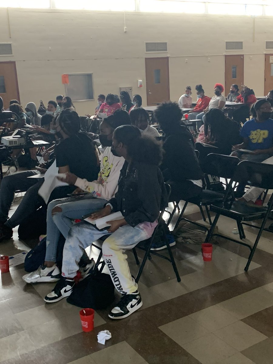 tmarshallms's tweet photo. TMMS Bright Stars Saturday Program … last day celebration 🙌🏾🙌🏾🙌🏾 https://t.co/wOW2422bsT