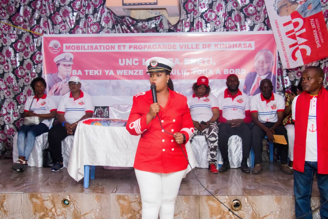 JolMongu2's tweet photo. #UNC #Kin #Mobilisation
La Capitaine Norah EFOLE @efole3 n'attends pas s'arrêter à mi-chemin ds sa mission d mobiliser les kinois au tour d la vision du Pacificateur @VitalKamerhe1.

C samedi avc tte son éqipe elle était ds la Commune d Barumbu au très mytique #Wenze ya #Libulu. https://t.co/U395sAPp2s