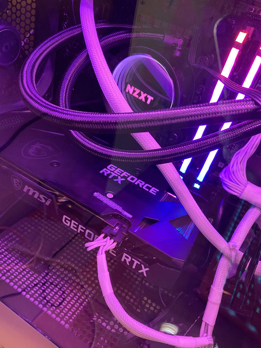 opalxscence's tweet photo. oh other major update, i got an ACTUAL PC!!! huge shoutout to my boyfriend jason for buying all the parts for it, it’s been a major goal to get an actual pc to game + stream with. now i don’t have a gaming laptop cluttering my setup anymore!! https://t.co/1isyFlEzwC