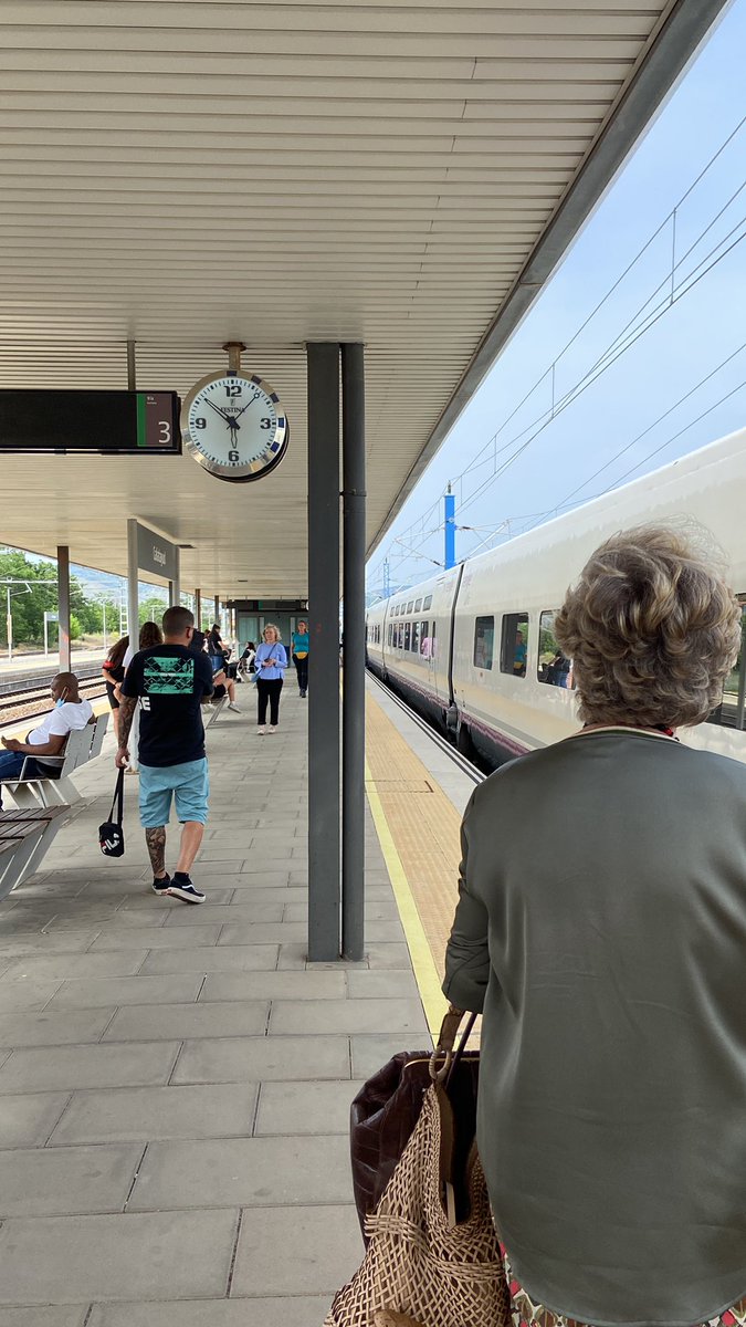 Pues nada, Calatayud es muy bonito.
#ave #accidente