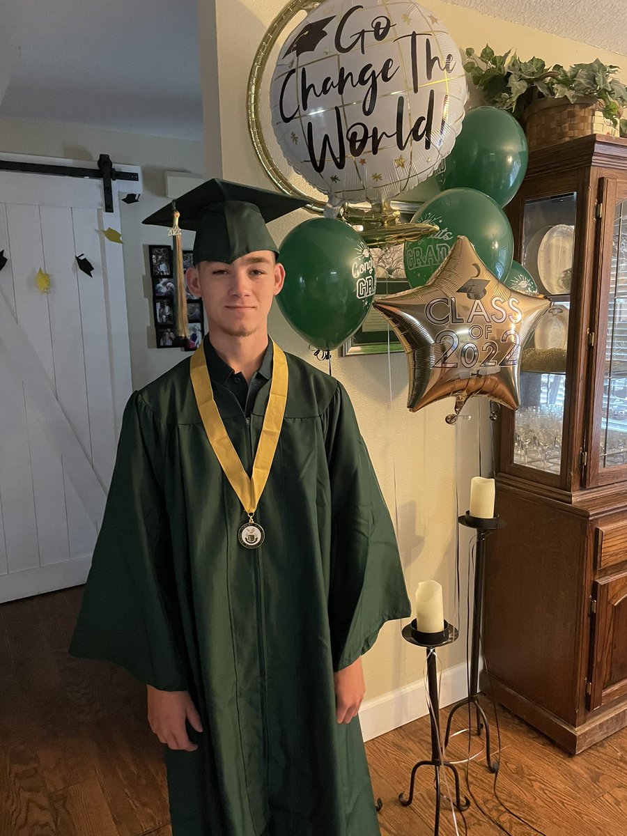 MTibby's tweet photo. Happy Graduation, JB!  We love you so much! ❤️ Aunt Melissa, Uncle Justin, Lorelai and Adalyn  #POLKGRAD22 #GJHS https://t.co/Ht3QQwgyGg