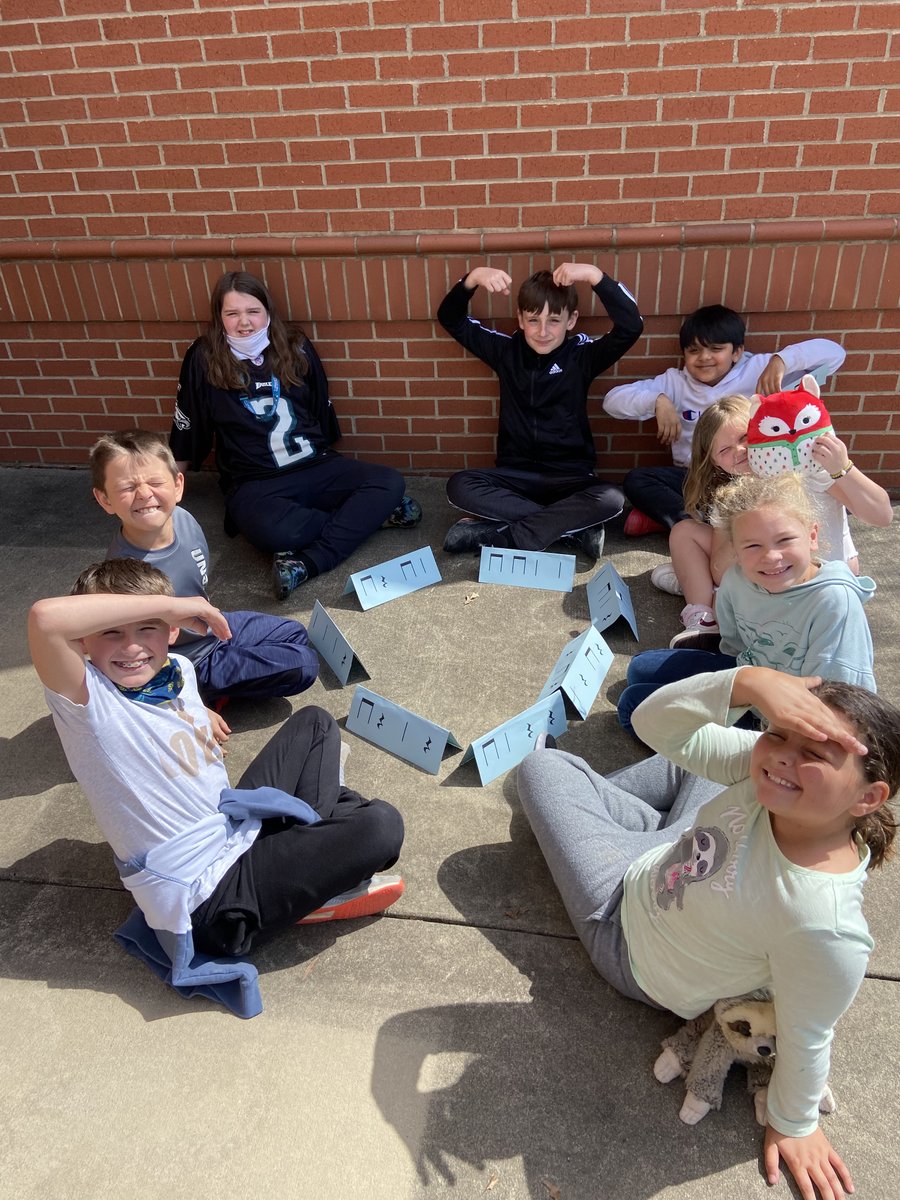KensingtonESNC's tweet photo. Mrs. Smith’s 3rd graders took advantage of a sunny day to practice quarter rests outside. ☀️🎶
#OutsideTheClassroom #KESKnights #KESTogether #MusicMatters
@AGHoulihan @UCPSNC https://t.co/dJoGbdyS6Q
