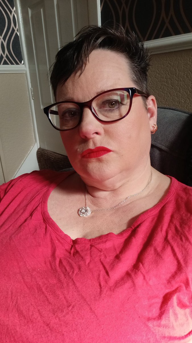 SharonSpinkAct's tweet image. Rockin&apos; the Miss Scarlet look today on set. #MissScarlet #actorslife #funonset