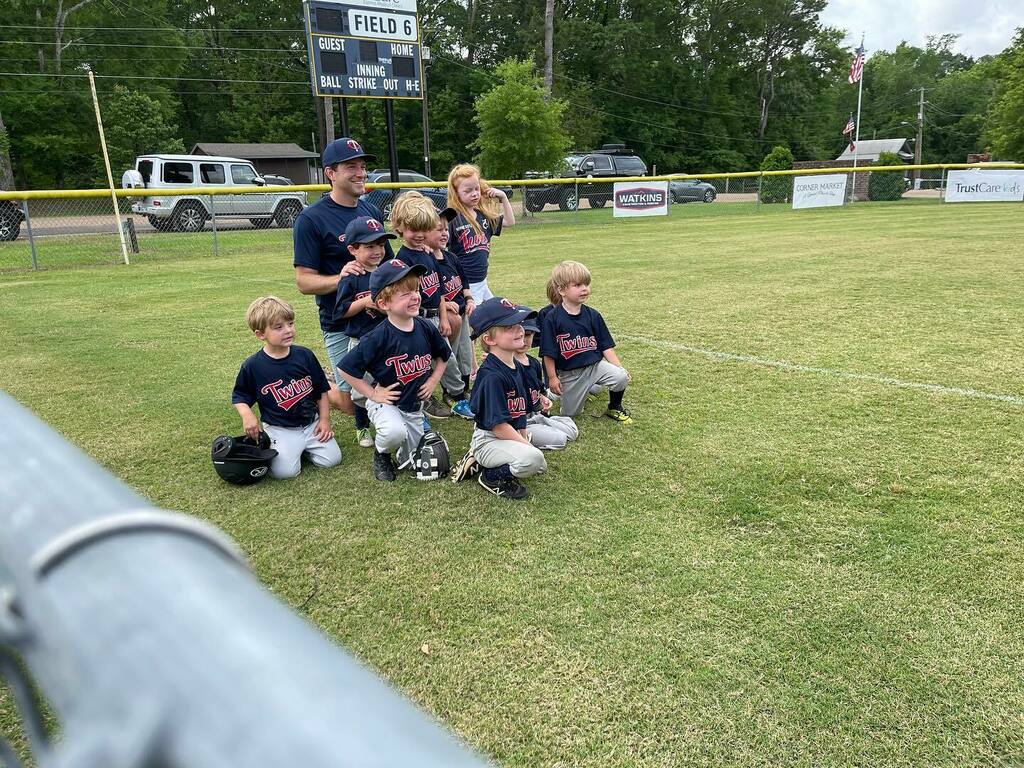 ridestech's tweet photo. An end to the season has come. The year was finished off right with a trophy, some cookie cake and of course a RIDES t-shirt! We feel honored to have sponsored this team! #ballplayer #balllife #baseball #baseballlife #snocones #mississippi #summerinmay #β¦ https://t.co/t2Hx1aTGM7 https://t.co/VJoBfgeJME