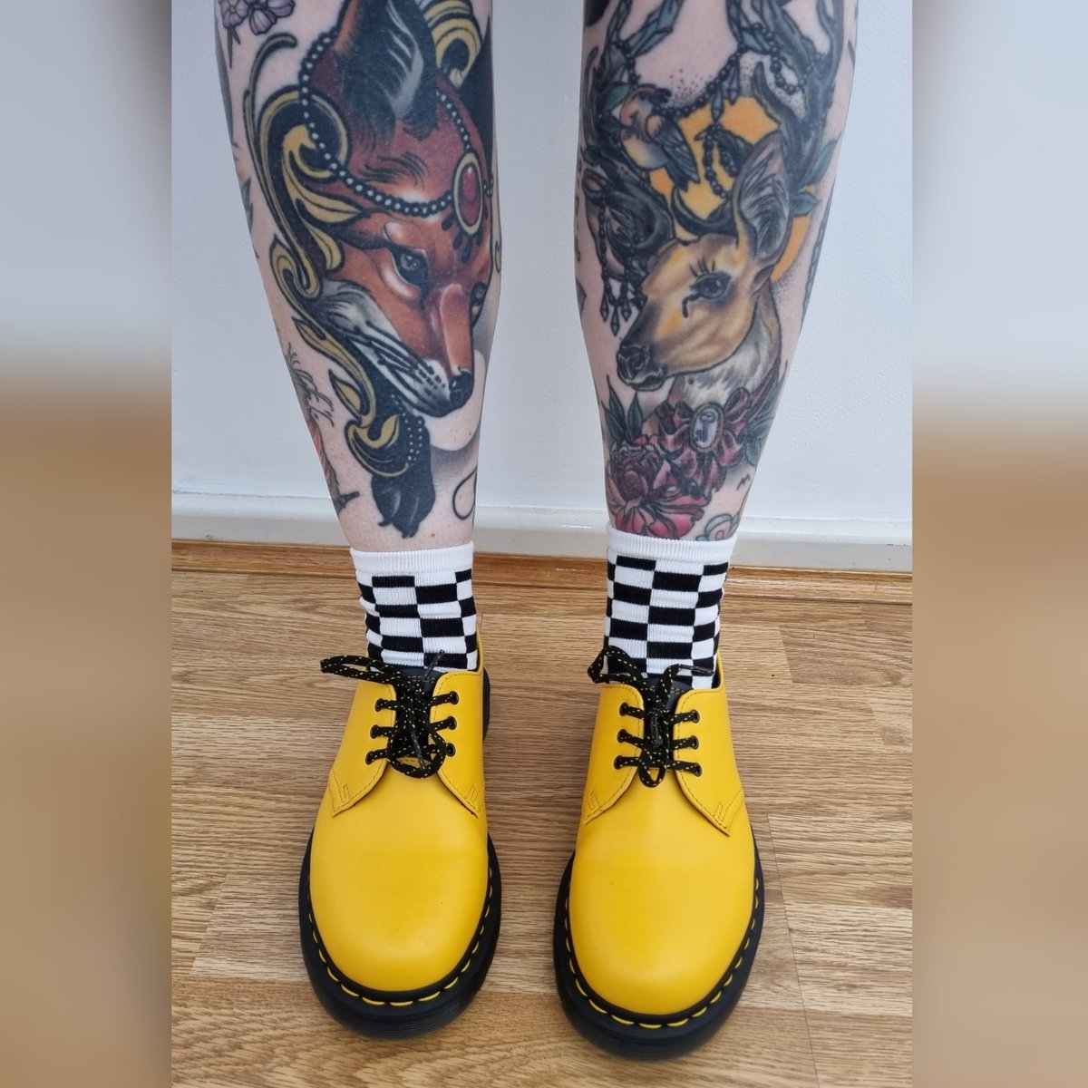 LipstickAndBows's tweet photo. New Faves @drmartens
#drmartens #drmartensstyle #drmartenstyle #yellowdrmartens #docs #docmartens #neotraditional #foxtattoo #stagtattoo #shintattoo #legtattoos #1461drmartens #1461docs #yellow1461 https://t.co/mWgK2xqPOv