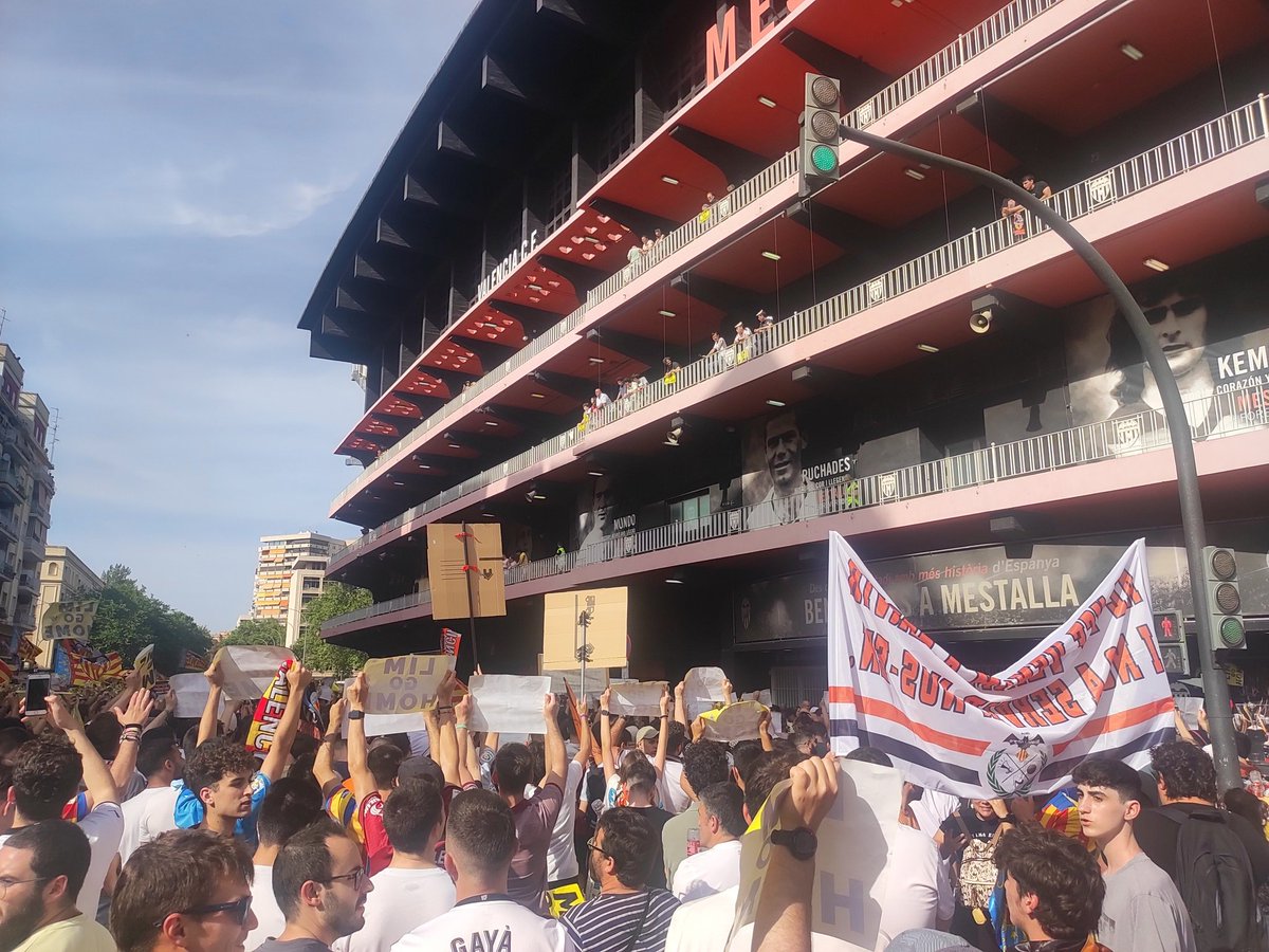 Que se vayan, les decimos que se vayan... #LimGoHome