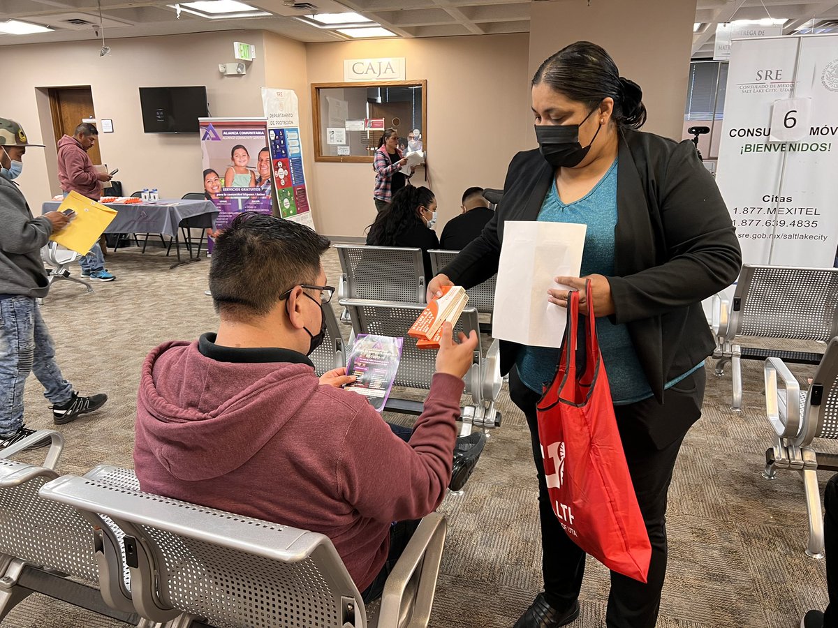 Ayudando a nuestra comunidad en las #jornadasabatina del <a href="/ConsulMexSal/">Consulmex Salt Lake</a> brindando información y recursos.
#Acsenlacomunidad