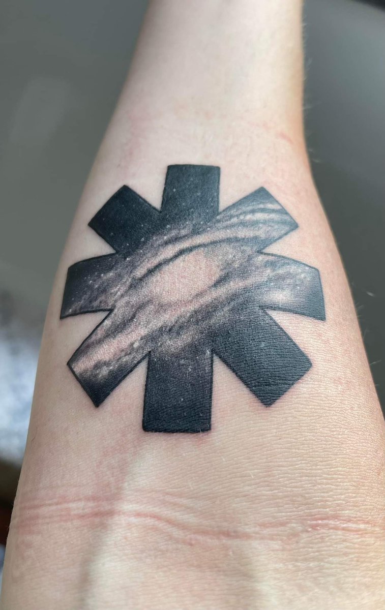 zwheeler26's tweet photo. @ChiliPeppers @ChiliPeppers
My fiancé's tattoo in memory of his best friend who died last year from a rare back cancer. My fiancé is gutted that he's not going to be able to see John play. But we cannot wait to see you all on 25th June🎉🎉🎉
@ChiliPeppers #Sundaytattoos https://t.co/qHltroyB3s