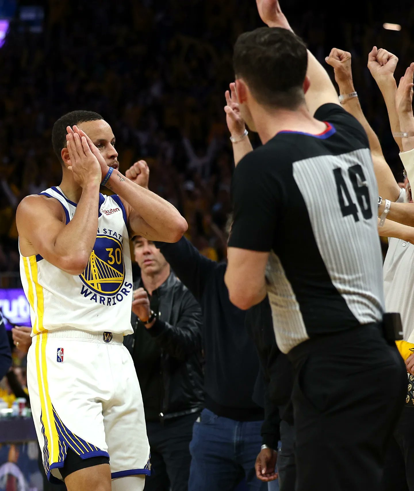 O que significa o gesto de Stephen Curry a cada cesta marcada?