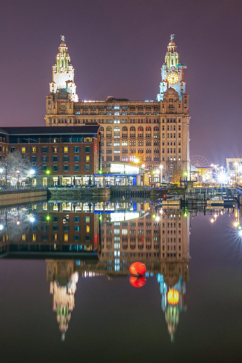 RT @LiverpoolVista: Princes Dock, #Liverpool. Goodnight folks👍 https://t.co/Y9wbPXFgWT