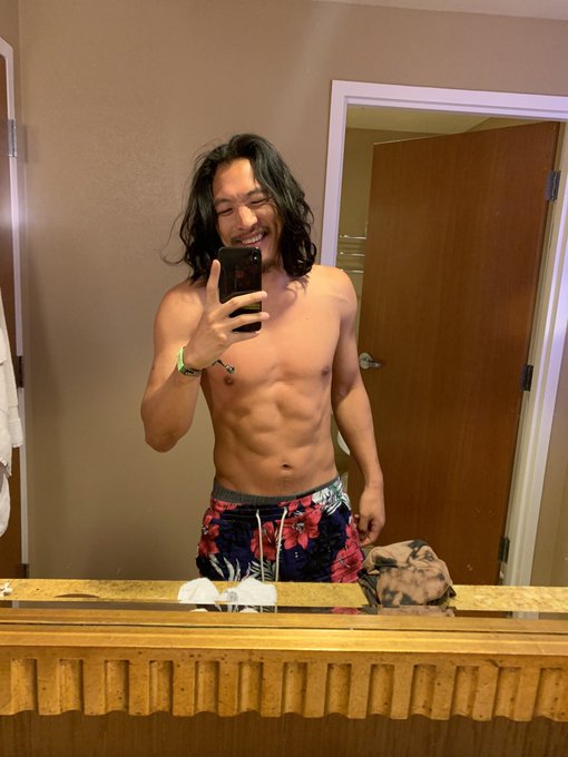 I fist pumped so much my shirt disintegrated https://t.co/yHG6odupCO