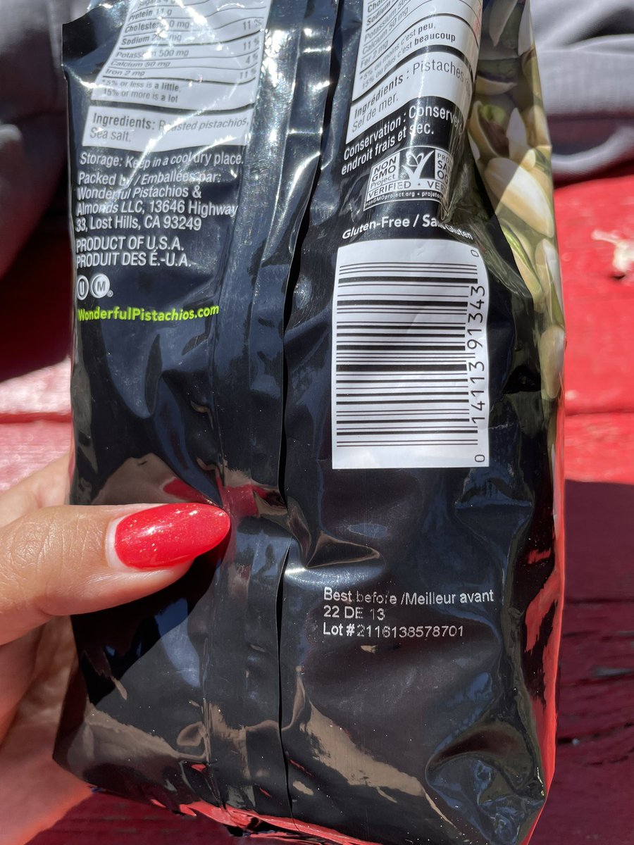 FancyPantsxOx's tweet photo. Was just having some pistachios when I found a maggot stuck to the inside of the shell #regrets #neverbuyingtheseagain #notwonderful #notnuts @WonderfulNuts https://t.co/1mkz3xuuSD