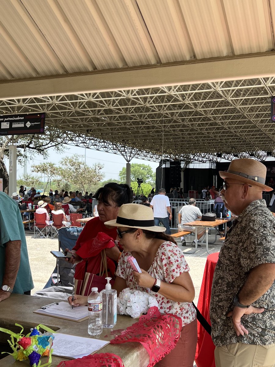 SAlisarodriguez's tweet photo. โฆ@IsmaelSatxโฉ and our โฆ@AARPTXโฉ volunteers in San Antonio are talking up our #AARP mission with Conjunto2022 attendees. Many of them members and others very interested prospects! #funwithapurpose โฆ@TheGuadalupeโฉ https://t.co/DVY0WCbs2a