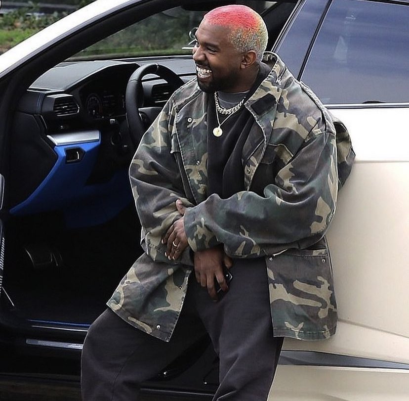 bitchiwas999's tweet photo. That time Kanye started posing in front of his Lamborghini for paparazzi 💀💀 https://t.co/Szb0awBRIO