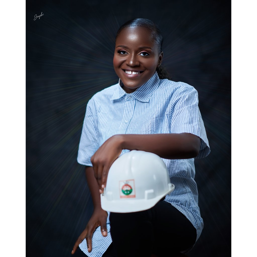 Tomisin_ux's tweet photo. I got inducted into the engineering profession..... (GMNSE,GMAPWEN) #CivilEngineering #civilengineer #femaleengineers #induction #engineeringinduction
Photo credit: @TheJaydai https://t.co/6X1jhbqLca