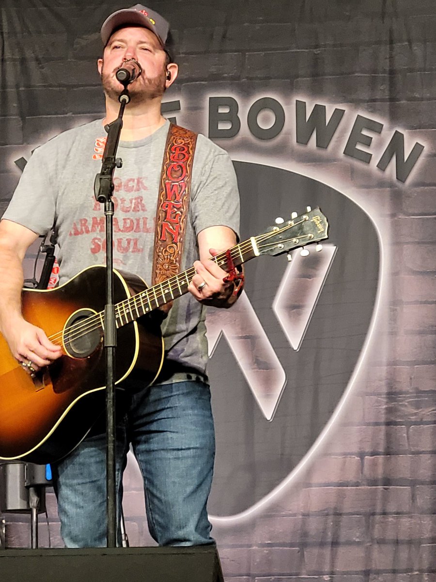 BradThacker12's tweet photo. @WadeBowen Enjoyed the show in Texarkana. https://t.co/8lUulaOq0V