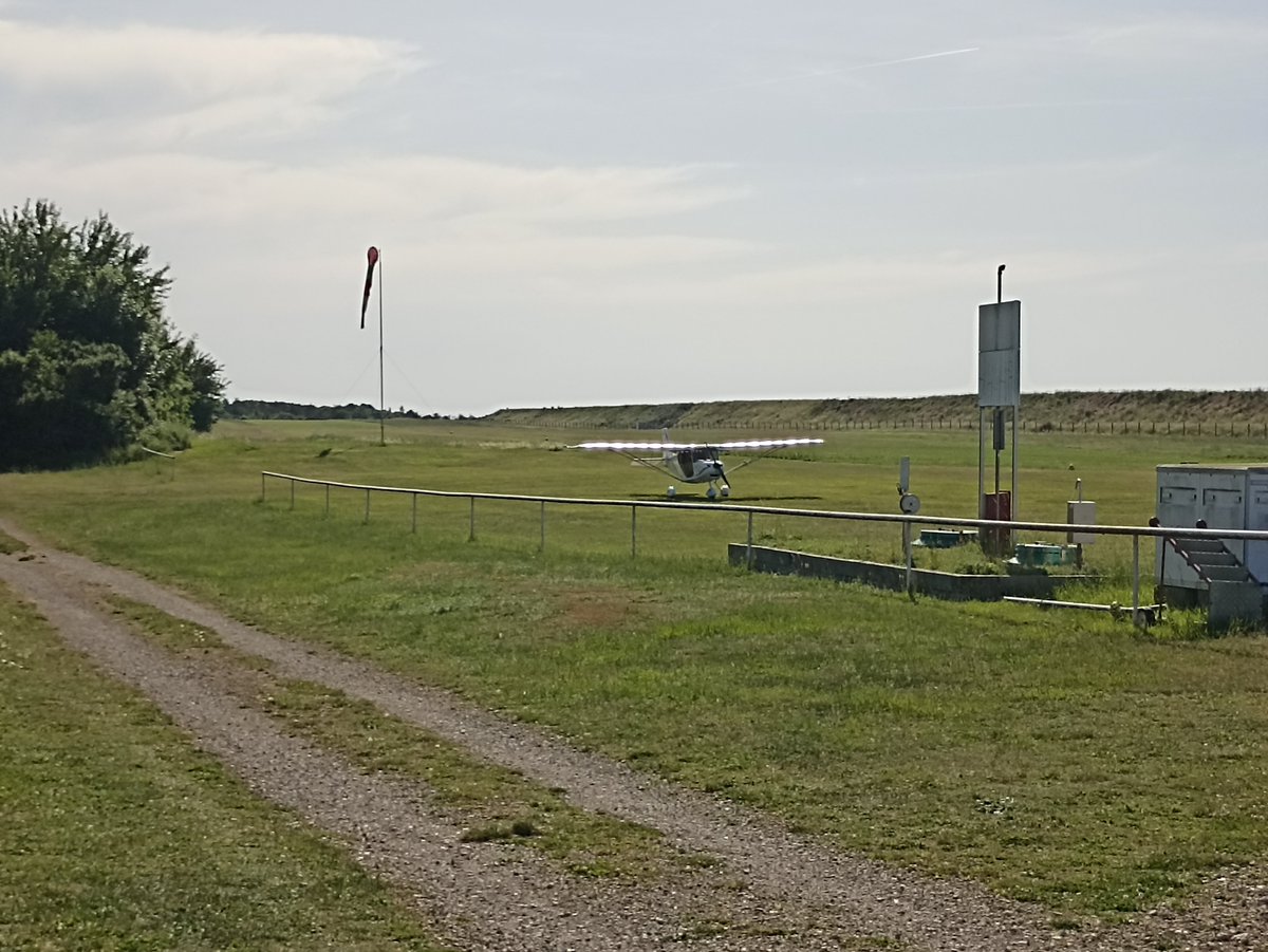 Globe_Spotter's tweet photo. Un superbe vol entre La Ferté et Pithiviers. Puis les exercices de PTE effectués à Pithiviers. Vraiment sympa cet aérodrome. C'était génial. 😎😎😎
#ULM #ULMGeeks #ULMPassion #ULMLiberte #ElevePilote @FFfplum #LaFerté #Cerny #LFFQ #JeSuisElevePilote #ElevePiloteULM https://t.co/lDCa8I78dx